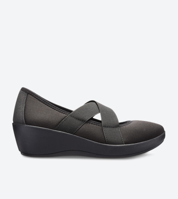Busy Day Strappy Wedge Pumps - Black 205306-060