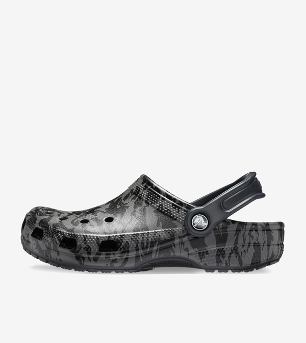Classic Camo Printed Round Toe Clogs - Black