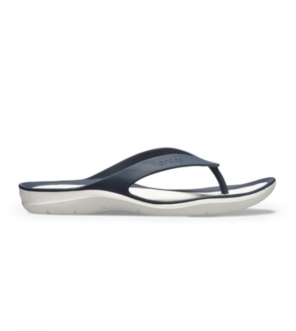 Crocs | Swiftwater Round Toe Flip Flops | 6TH STREET.COM