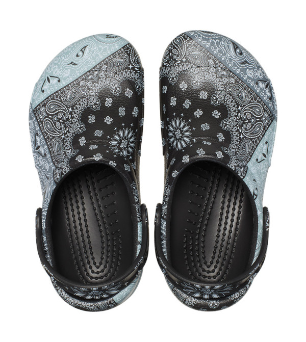 Crocs Unisex Bistro Graphic Black And White Fishbone Clogs - Size M15 / W17 Crocs | Bistro Graphic Clogs | CROCS.COM main image 4